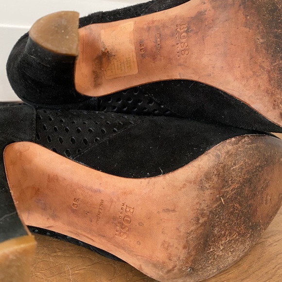 Hugo Boss  Booties size 8 - Picture 5 of 6